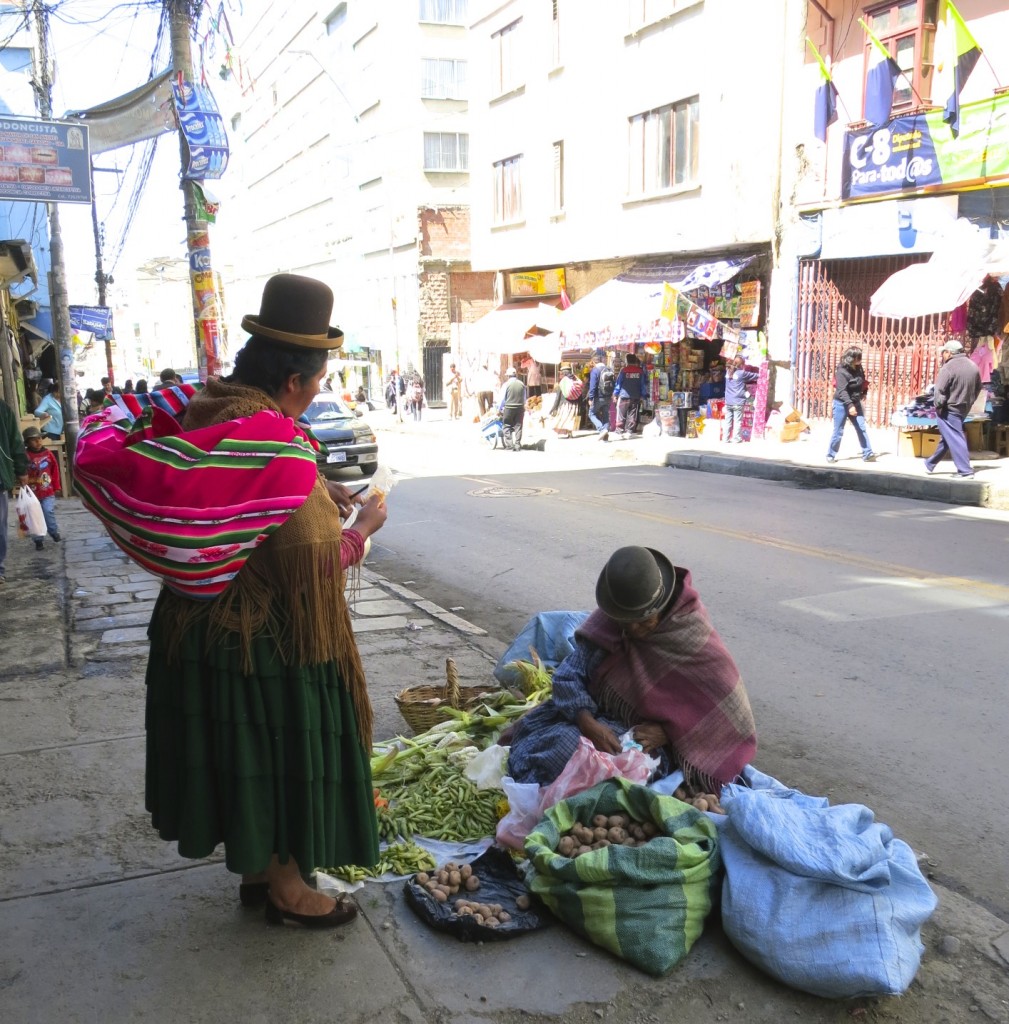 Cholita and casera in La Paz