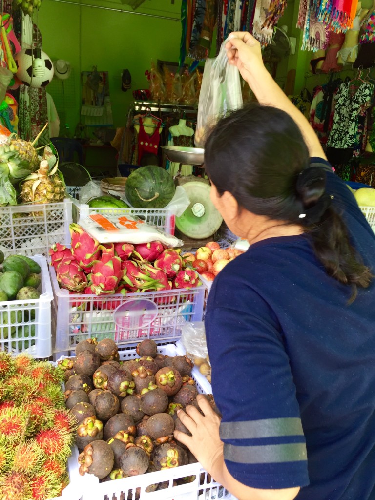 Buying Mangosteen